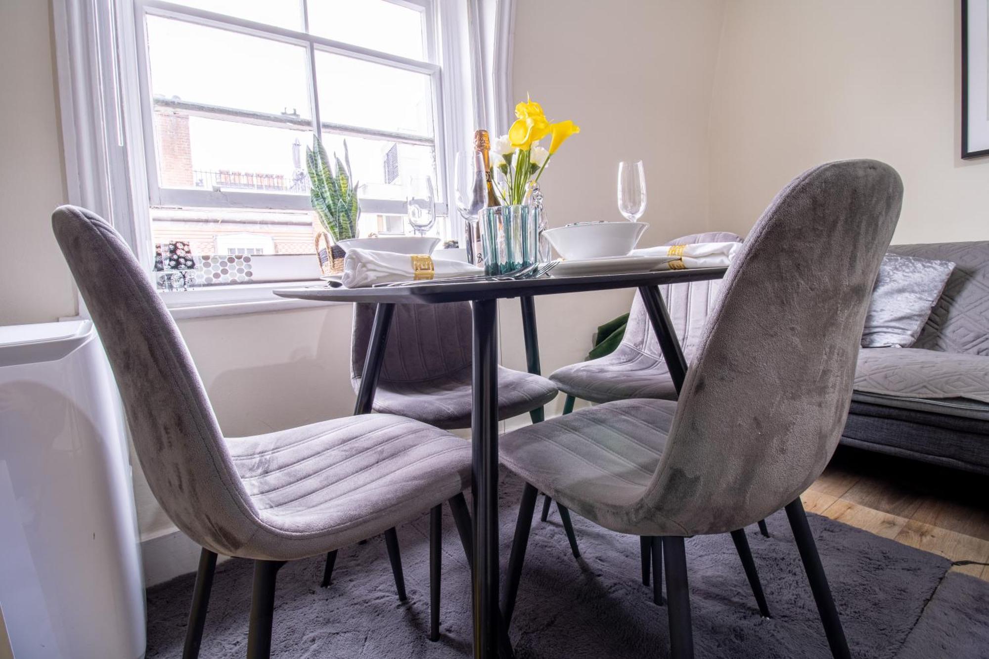 Cosy 2-Bedroom Apartment In Mayfair 8Cb - 4Th Floor No Elevator لندن المظهر الخارجي الصورة