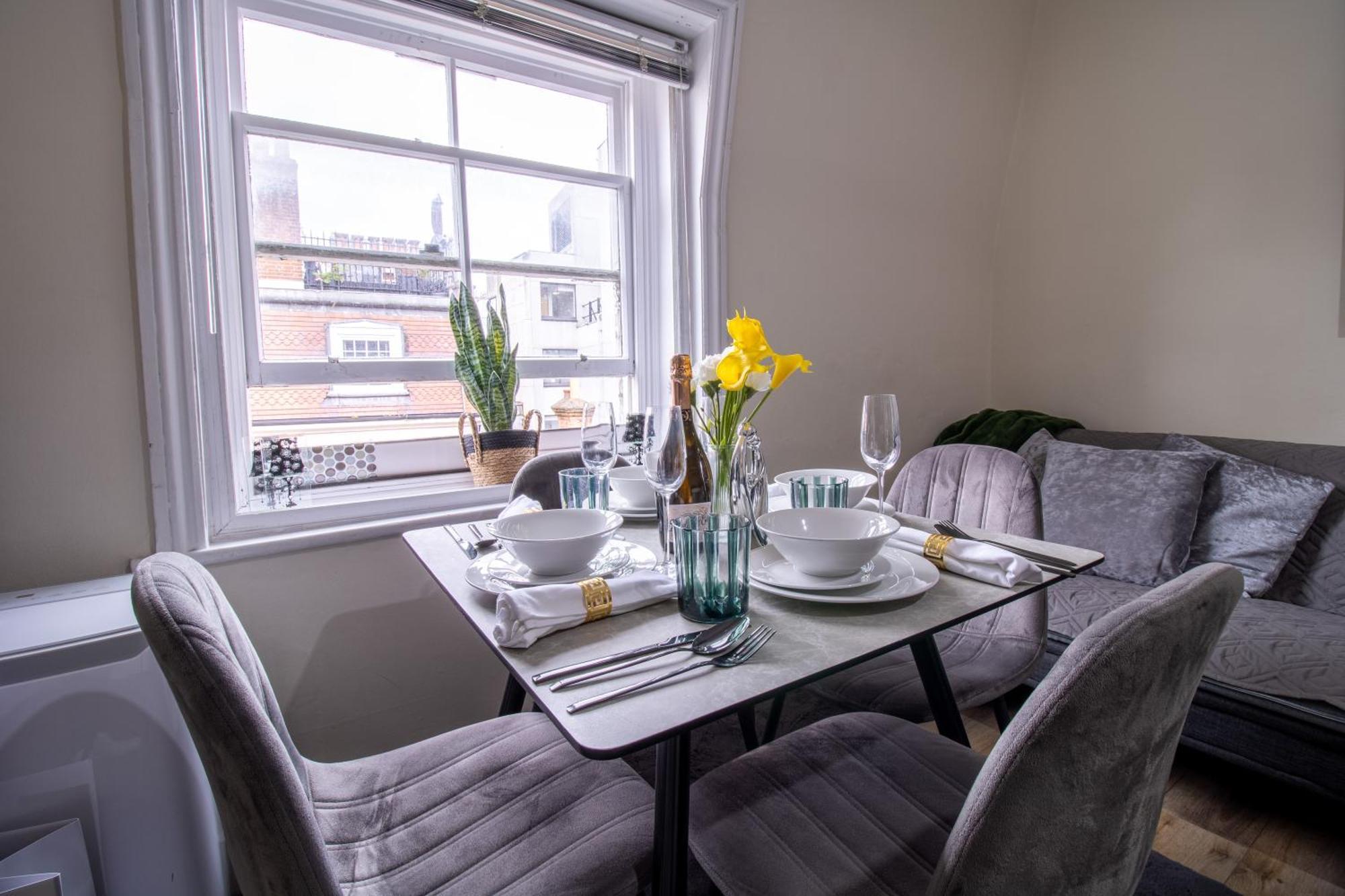 Cosy 2-Bedroom Apartment In Mayfair 8Cb - 4Th Floor No Elevator لندن المظهر الخارجي الصورة