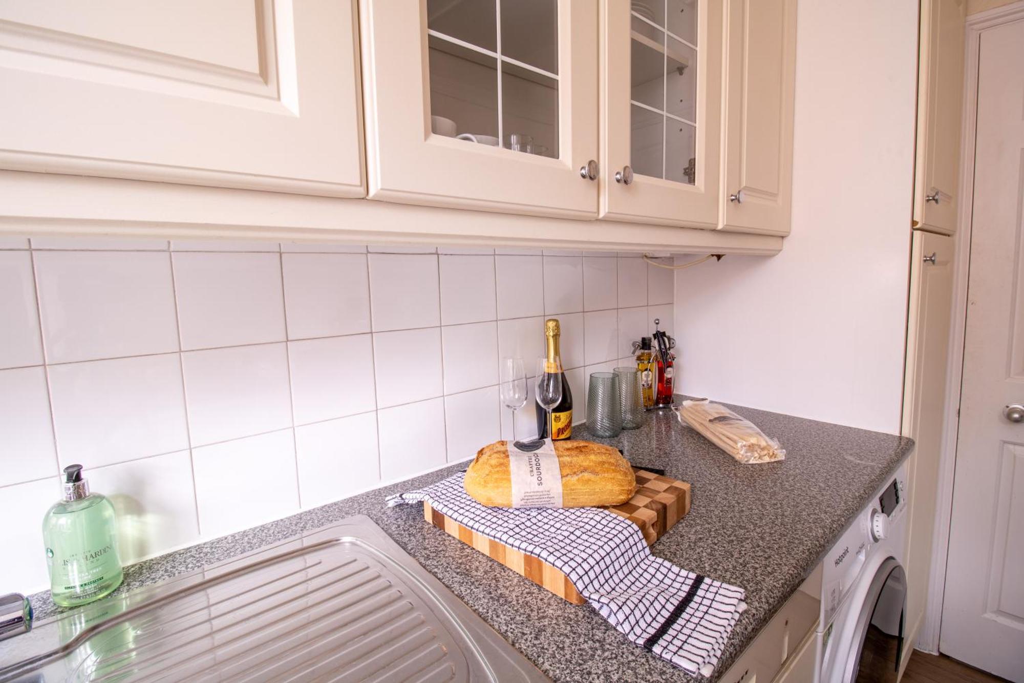 Cosy 2-Bedroom Apartment In Mayfair 8Cb - 4Th Floor No Elevator لندن المظهر الخارجي الصورة